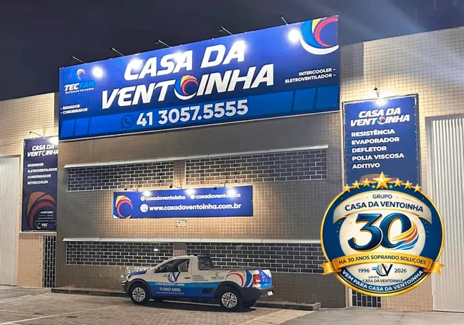 Fachada da loja Casa da Ventoinha em São José/SC, com as vans de entrega